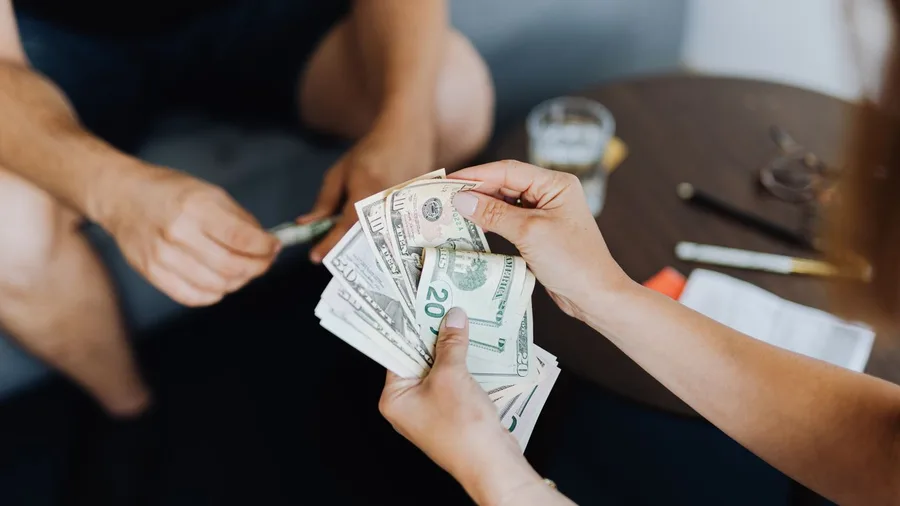 Peer Lending Yields High Interest But Bears Credit Risks