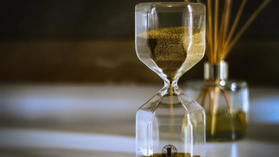 A Notice Savings Account With Fixed Delays