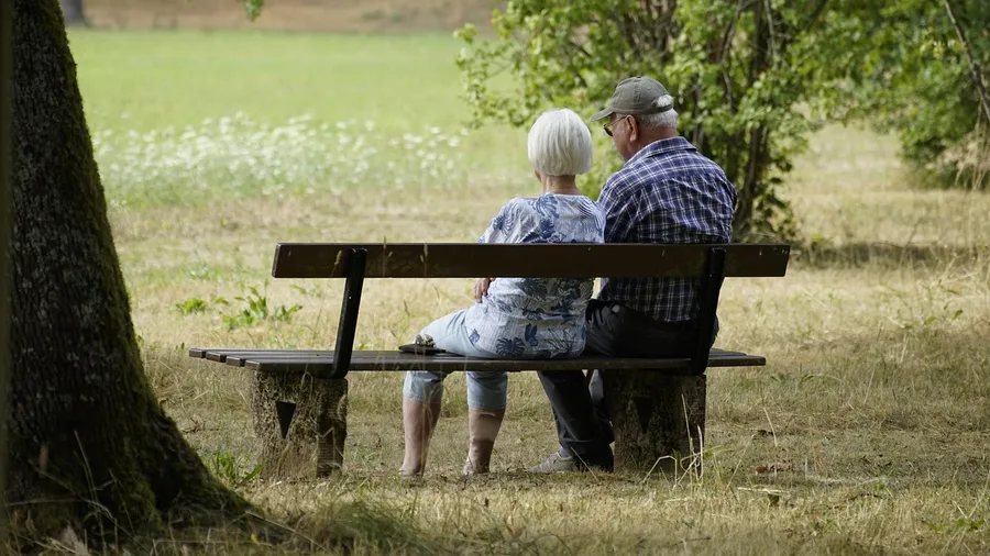 13 States That Tax Retirement Income (and 9 That Tax None of It) 8 Vermont Taxes Social Security for Middle- and Higher-Income Retirees