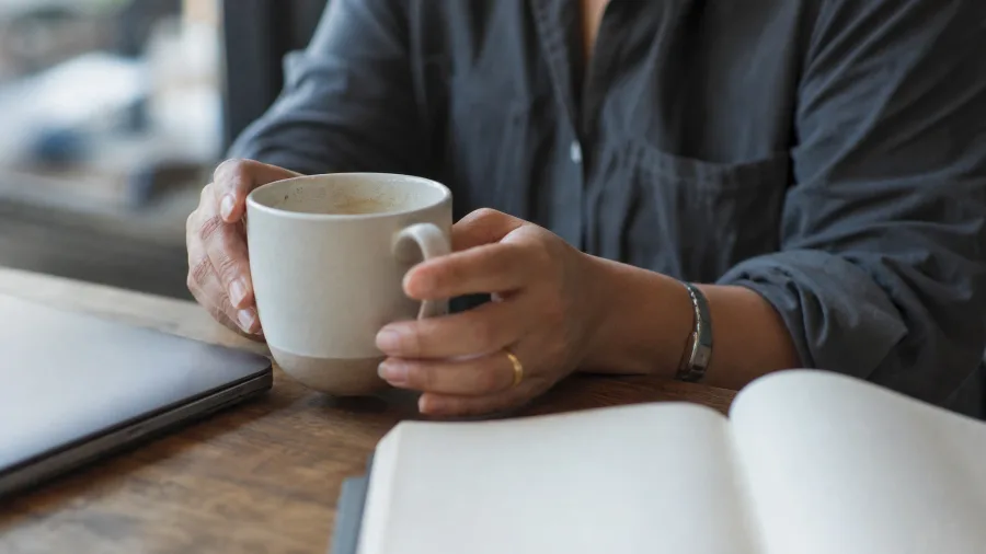 The Side Hustle Advice That Wastes the Most Time, and Who Benefits From It 5 Quitting Your Day Job Too Early